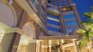 A Sheraton hotel entrance with a grand facade, large columns, and a well-lit entrance area. - Sheraton Mall of the Emirates Hotel, Dubai (Dubai)