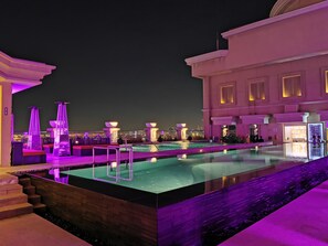 2 outdoor pools, open 7:00 AM to 7:00 PM, pool umbrellas, pool loungers - Sheraton Mall of the Emirates Hotel, Dubai (Dubai)