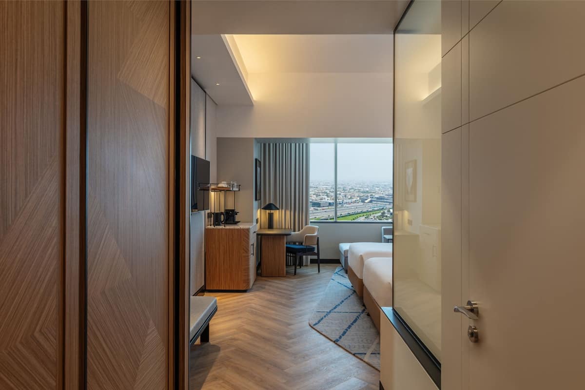 Hypo-allergenic bedding, down comforters, pillowtop beds, minibar