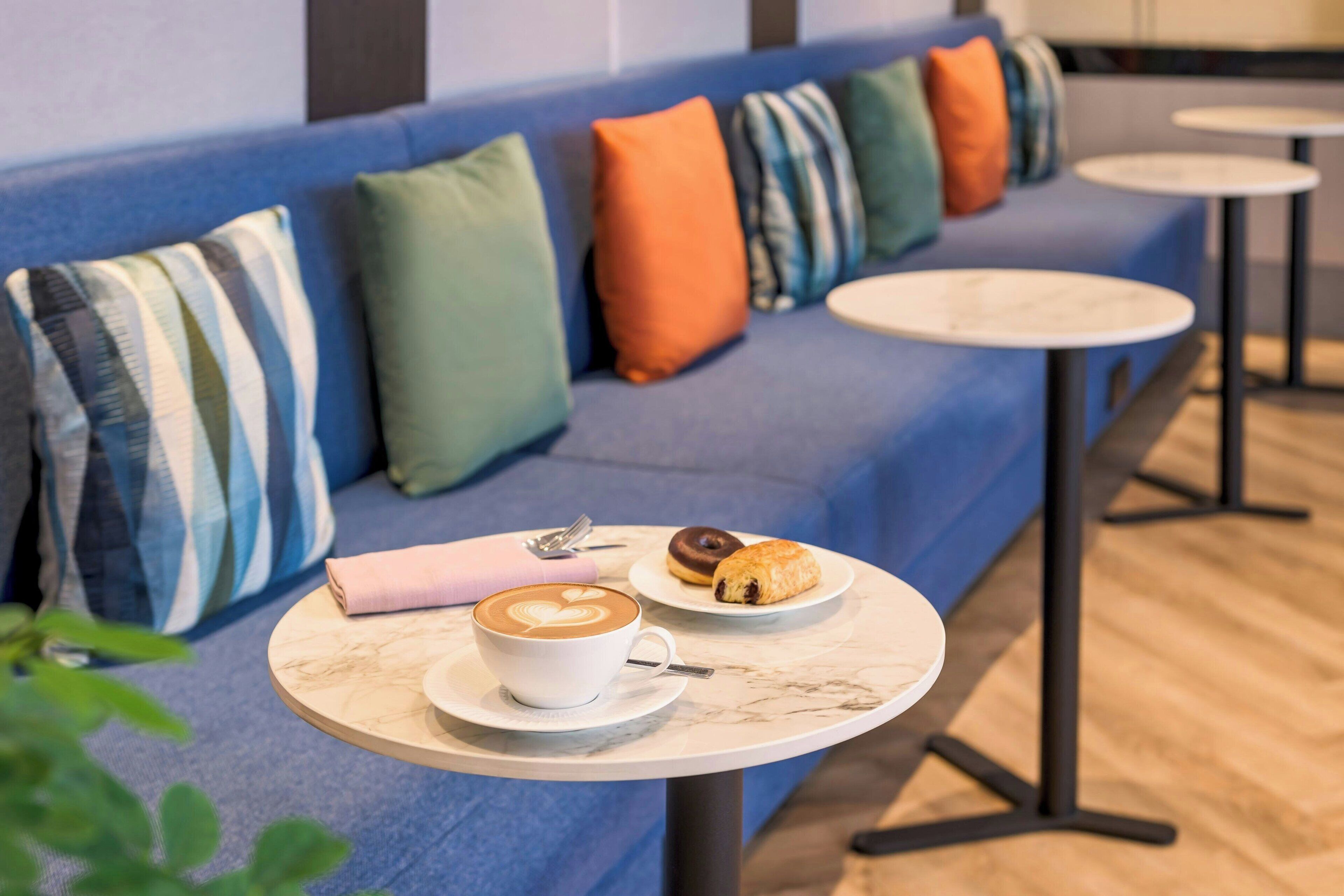 2 bars/lounges, sportbar, bar met dakterras