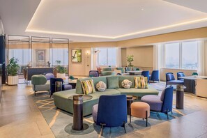 2 barer/lounger, sportsbar og takterrassebar