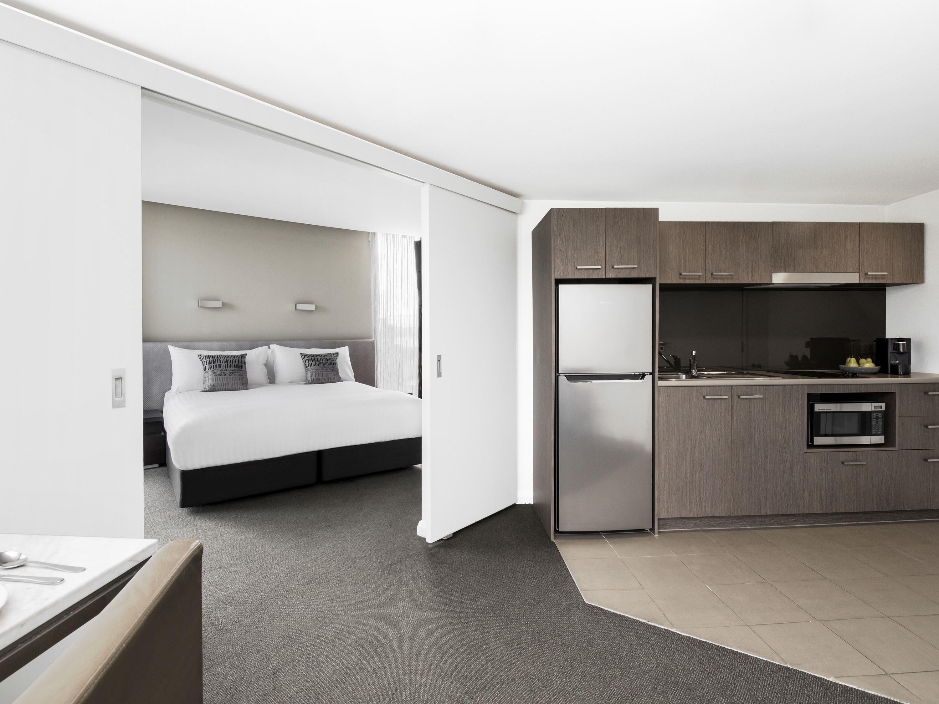 Executive appartement, 1 slaapkamer | Een minibar, een kluis op de kamer, een bureau, een laptopwerkplek