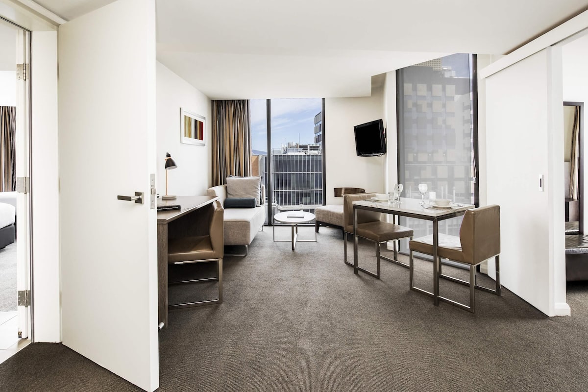 Apartment, 2 Bedrooms (Dual Key) | Minibar, in-room safe, desk, laptop workspace