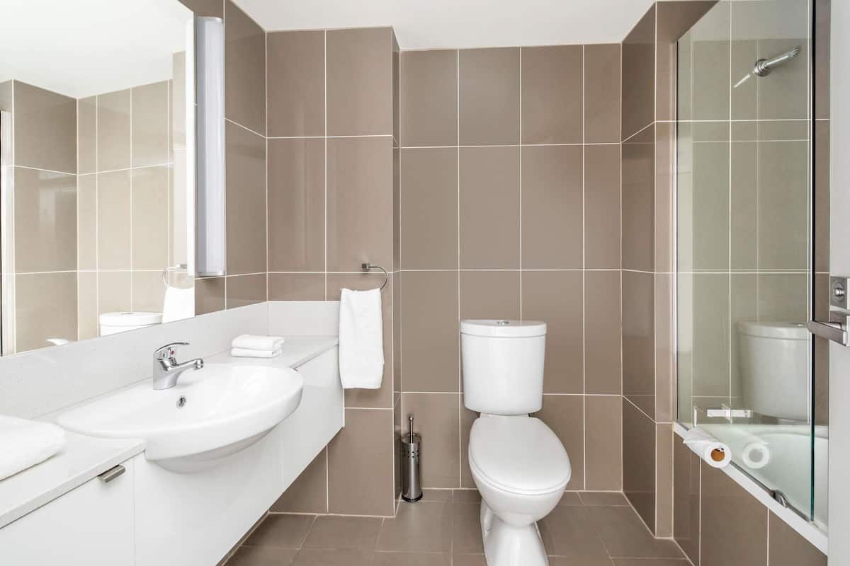 Minibar, in-room safe, desk, laptop workspace