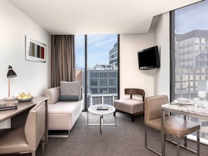 Minibar, in-room safe, desk, laptop workspace - Mantra on Collins Hobart (Hobart)