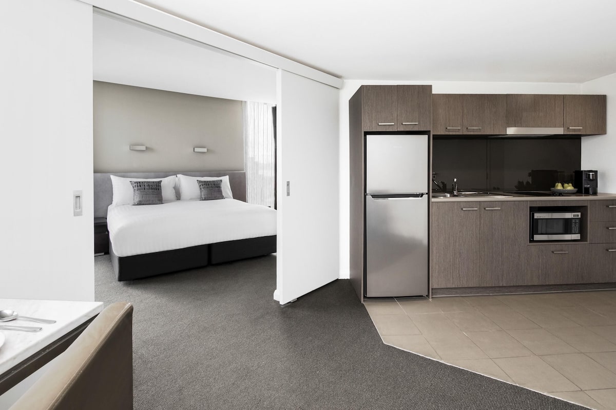 Executive Apartment, 1 Bedroom | Minibar, in-room safe, desk, laptop workspace