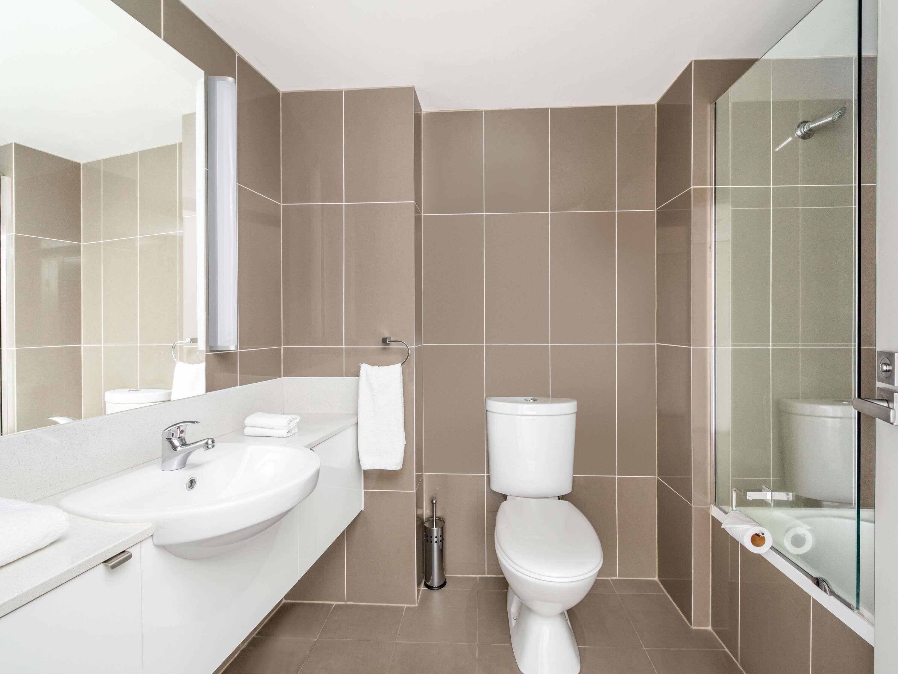 Kamer, 1 kingsize bed | Een minibar, een kluis op de kamer, een bureau, een laptopwerkplek