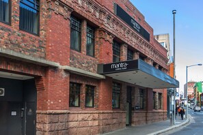 Property entrance - Mantra on Collins Hobart (Hobart)