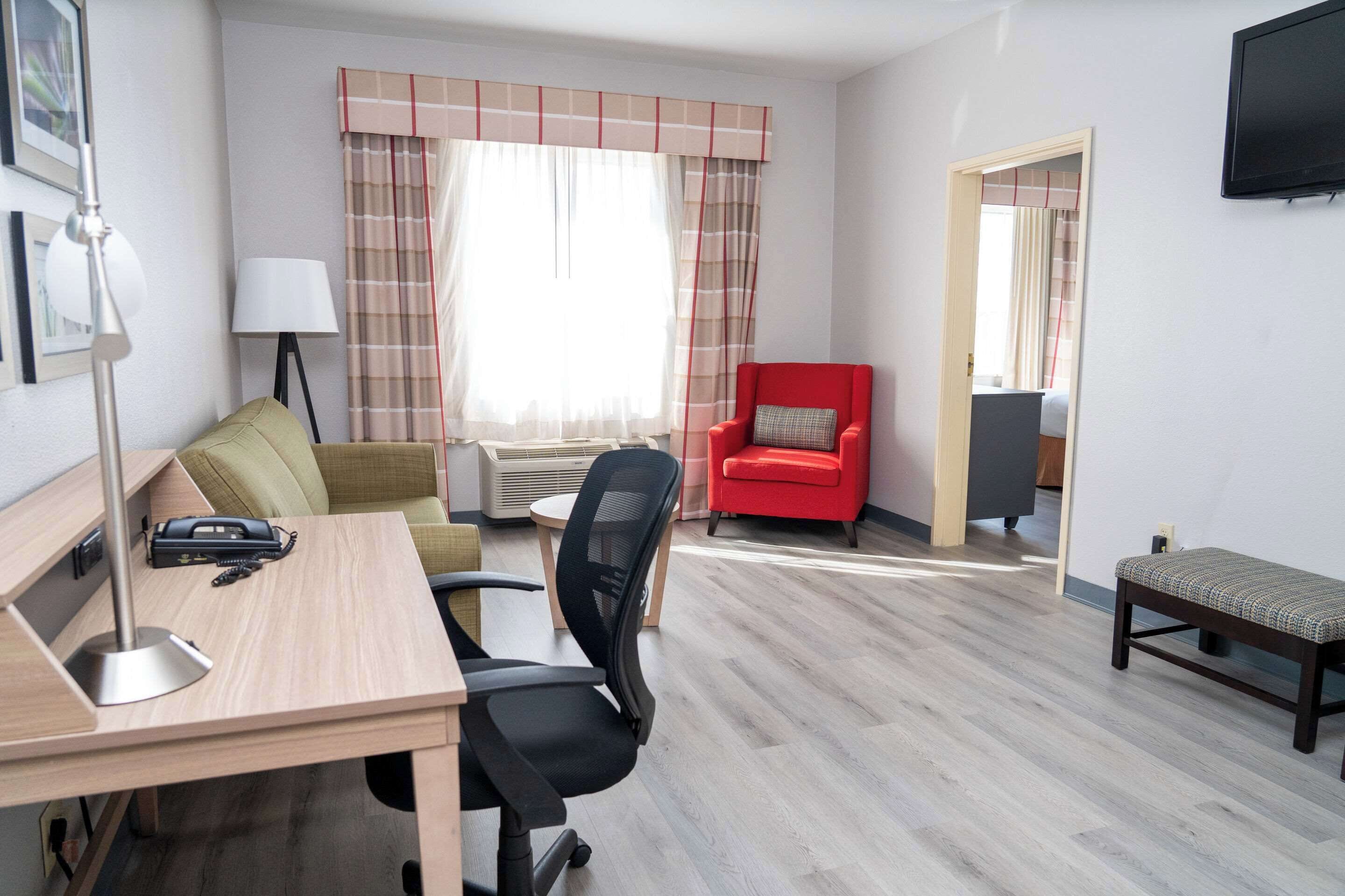 in-room safe, desk, laptop workspace, soundproofing