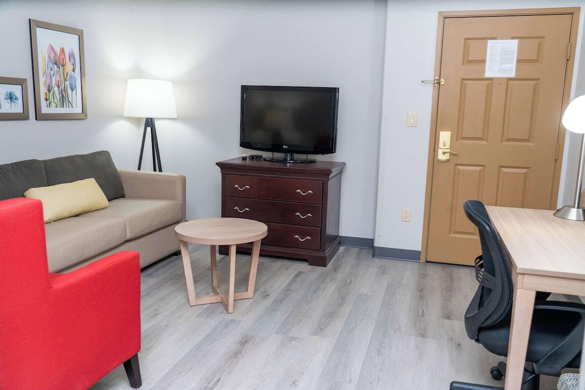 Suite, 1 Bedroom, Non Smoking | 1 bedroom, in-room safe, desk, laptop workspace