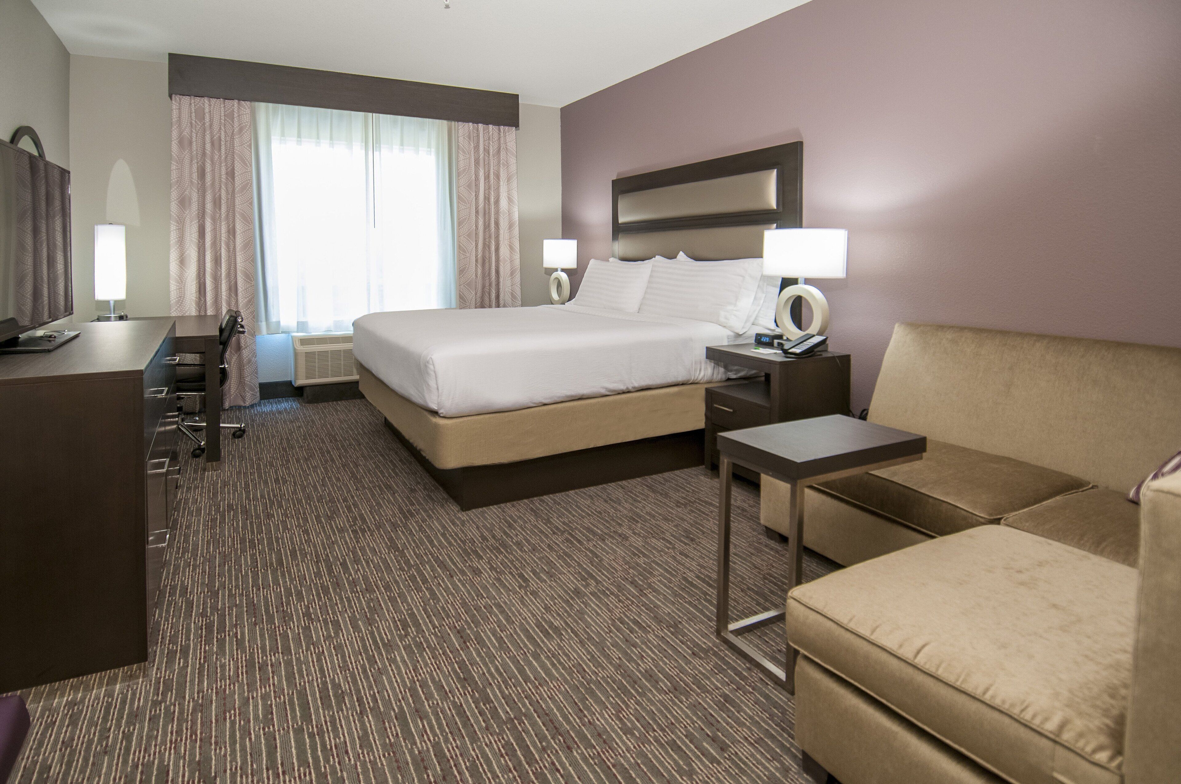 standard room, 1 king bed | 1 bedroom, in-room safe, desk, soundproofing