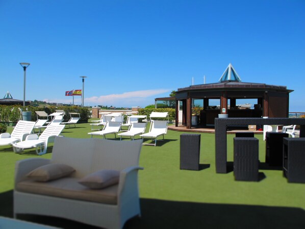 Poolside bar