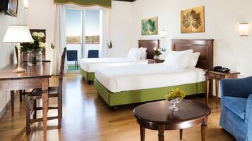 Hochwertige Bettwaren, Daunenbettdecken, Minibar, Zimmersafe