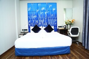 Premier Double Room | 1 bedroom, pillow-top beds, minibar, in-room safe - The Spring (Chennai)