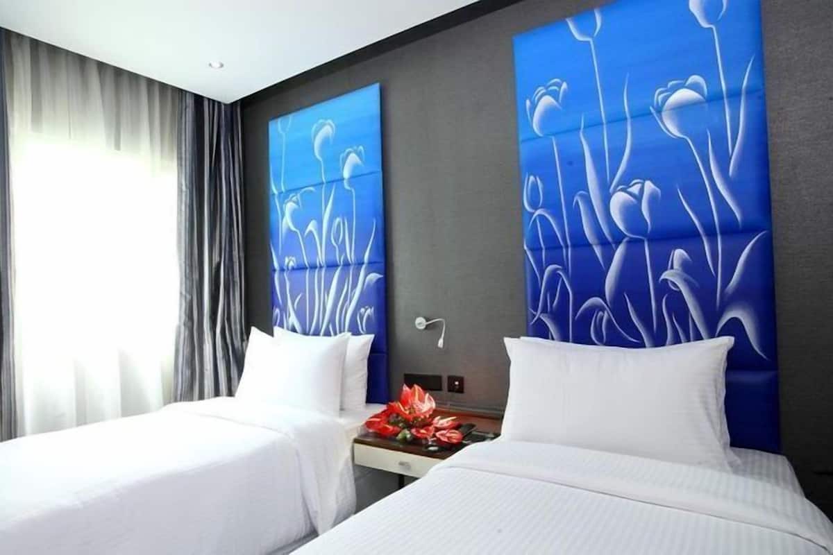 Deluxe Double Room | 1 bedroom, pillowtop beds, minibar, in-room safe