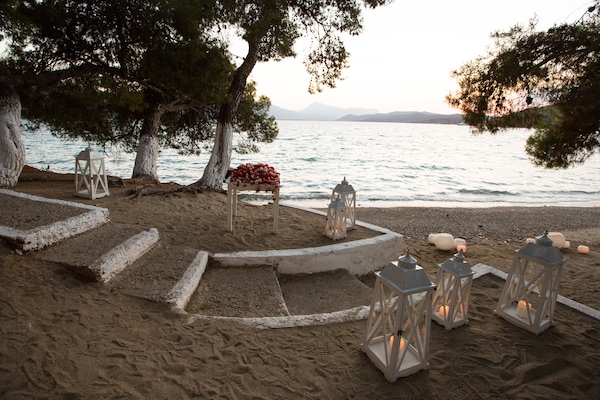 Beach nearby, sun loungers, beach umbrellas, beach towels