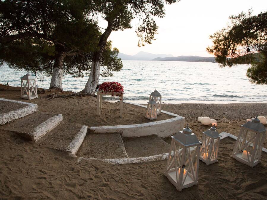Beach nearby, sun loungers, beach umbrellas, beach towels