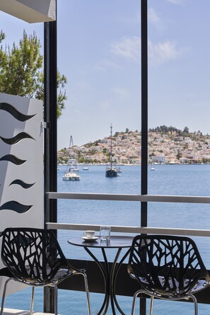 Premium bedding, in-room safe, desk, laptop workspace - Xenia Poros Image Hotel (Poros)