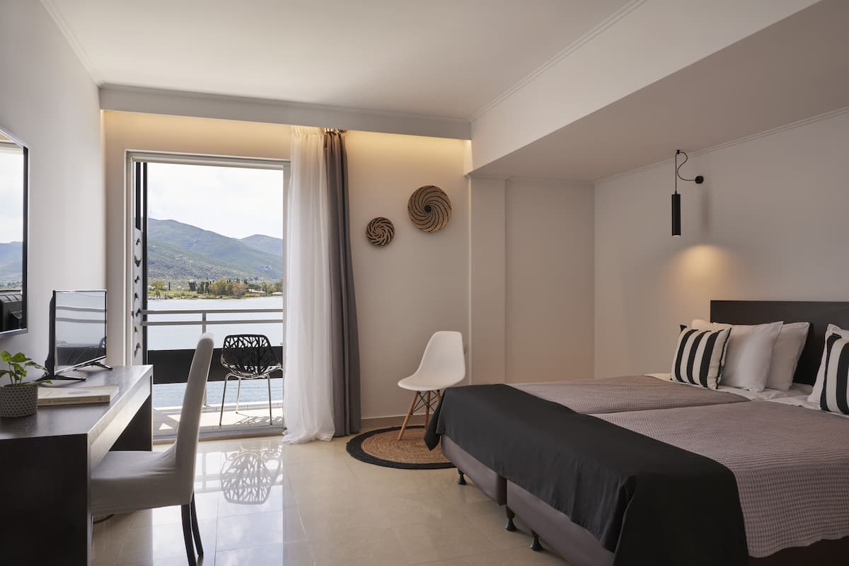1 bedroom, premium bedding, in-room safe, desk