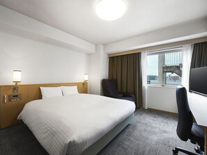 Egyptian cotton sheets, premium bedding, down comforters, desk