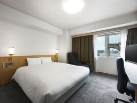 Egyptian cotton sheets, premium bedding, down comforters, desk