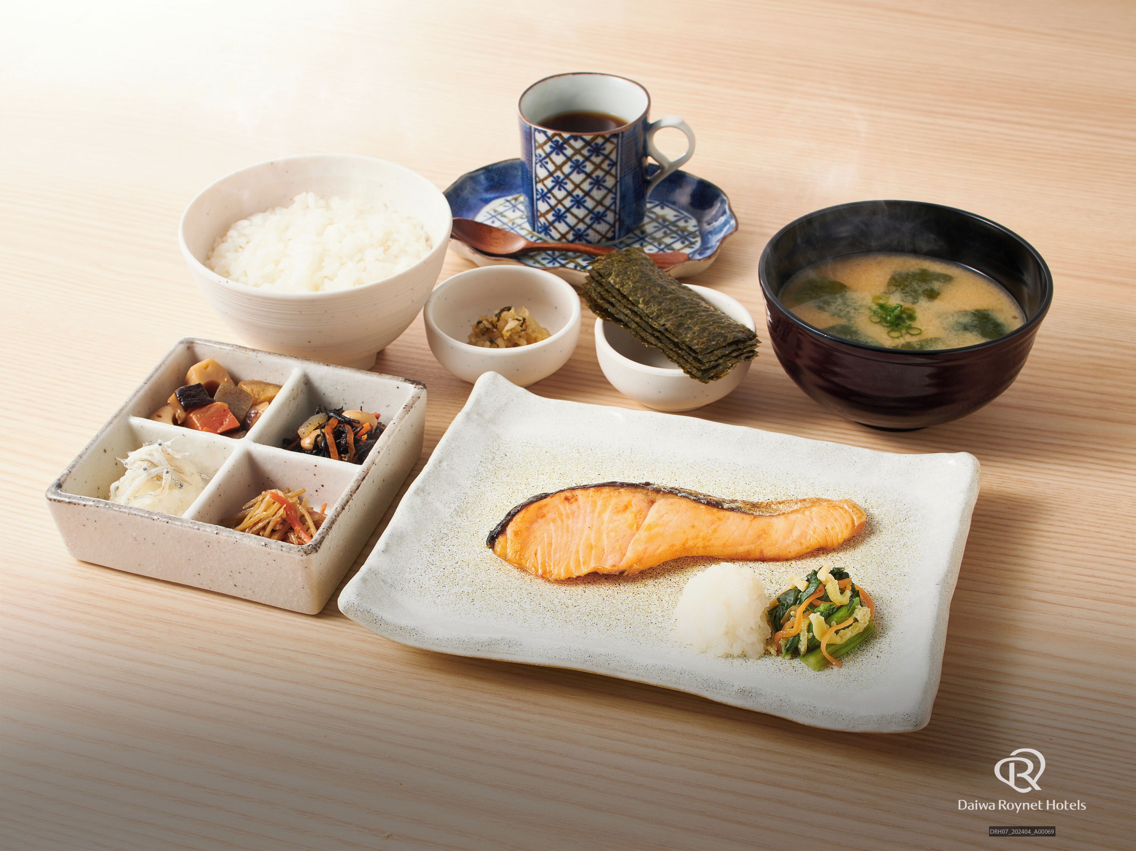 daily cooked-to-order breakfast (jpy 800 per person)