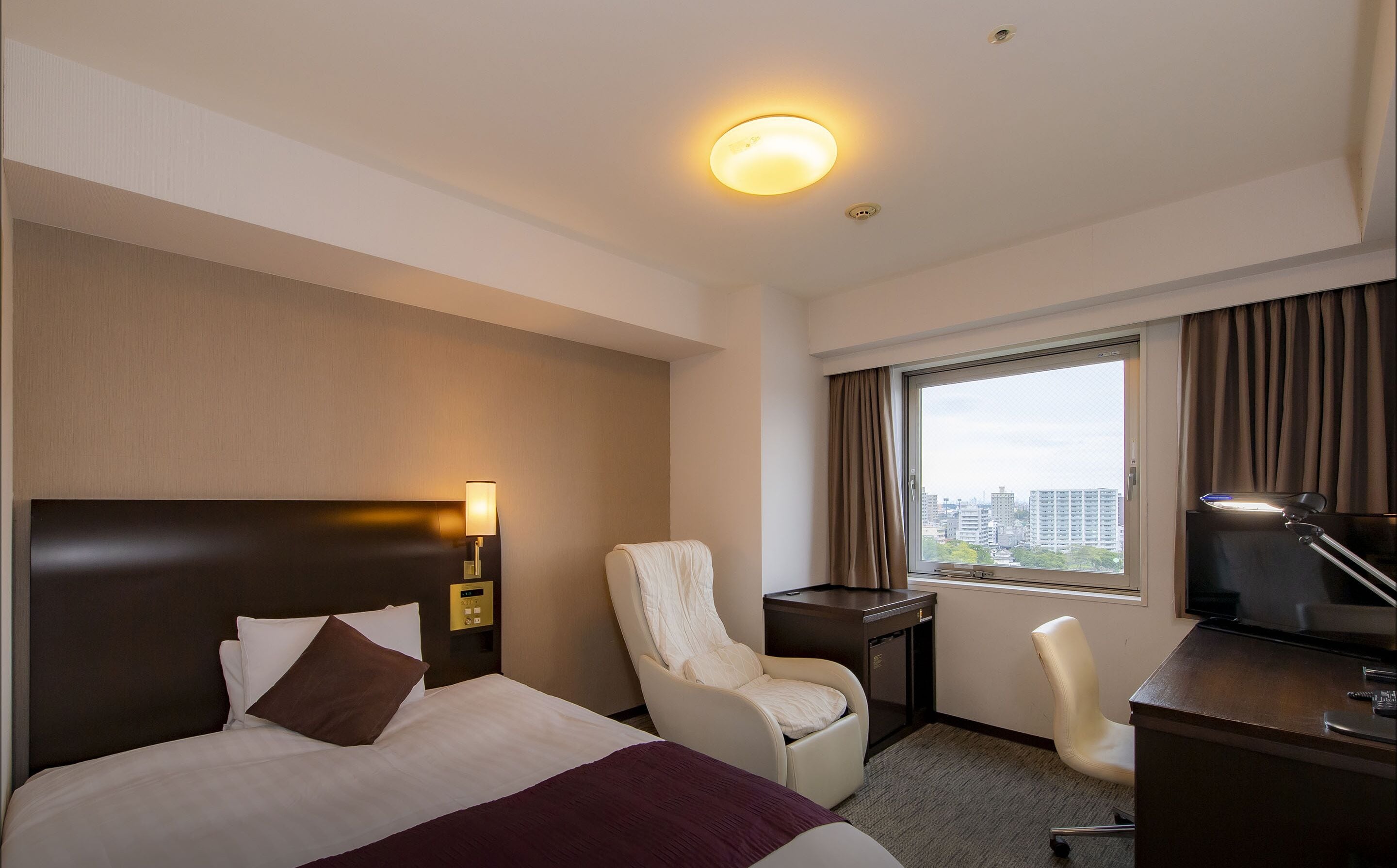 1 bedroom, in-room safe, desk, free wifi