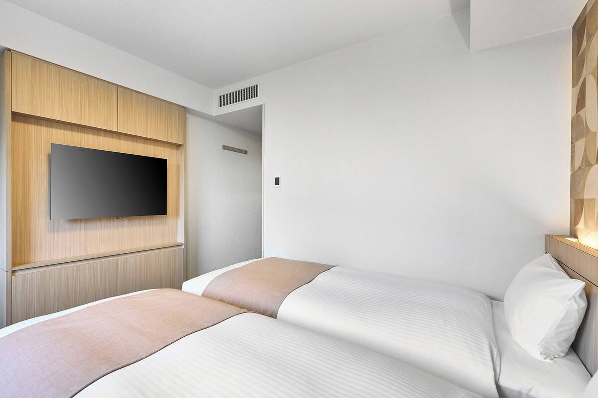 In-room safe, free WiFi, bed sheets