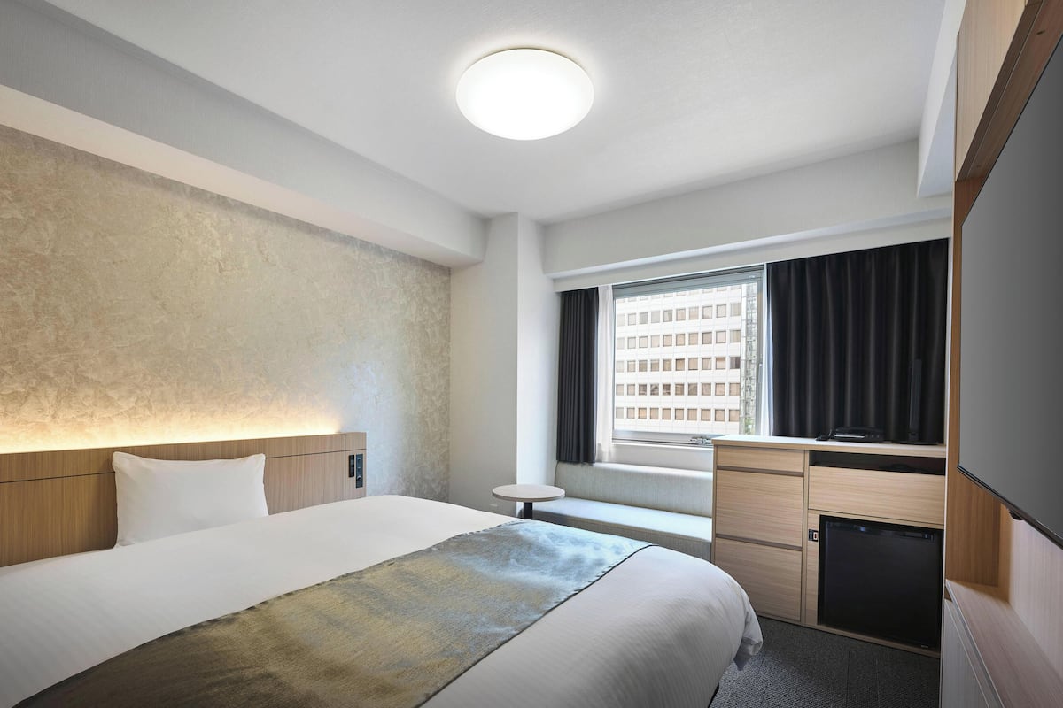 In-room safe, free WiFi, bed sheets