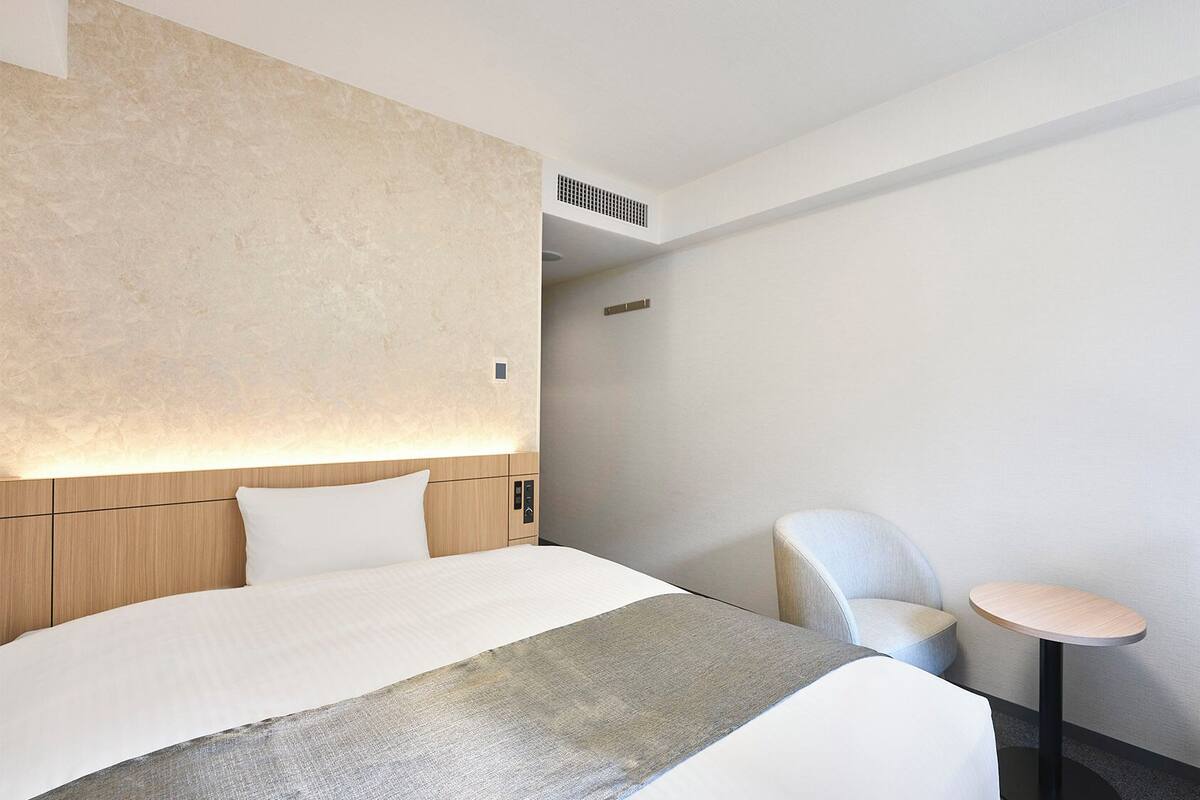 In-room safe, free WiFi, bed sheets
