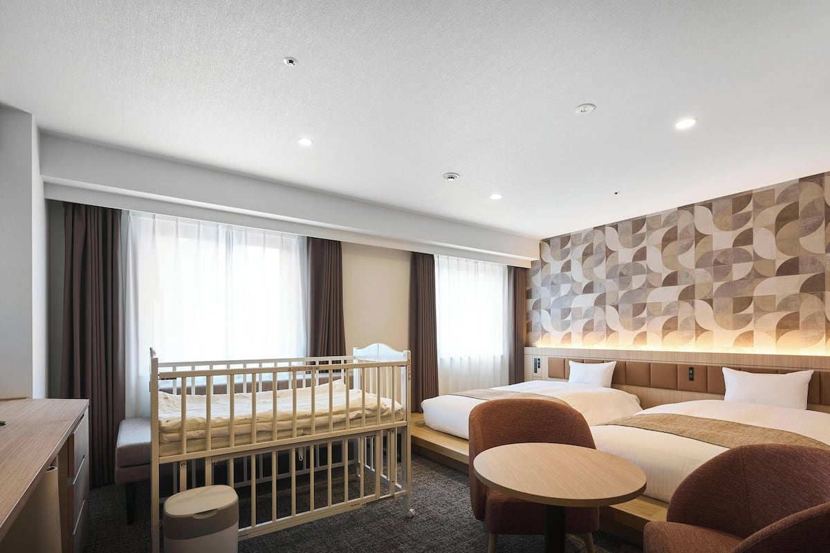 In-room safe, free WiFi, bed sheets