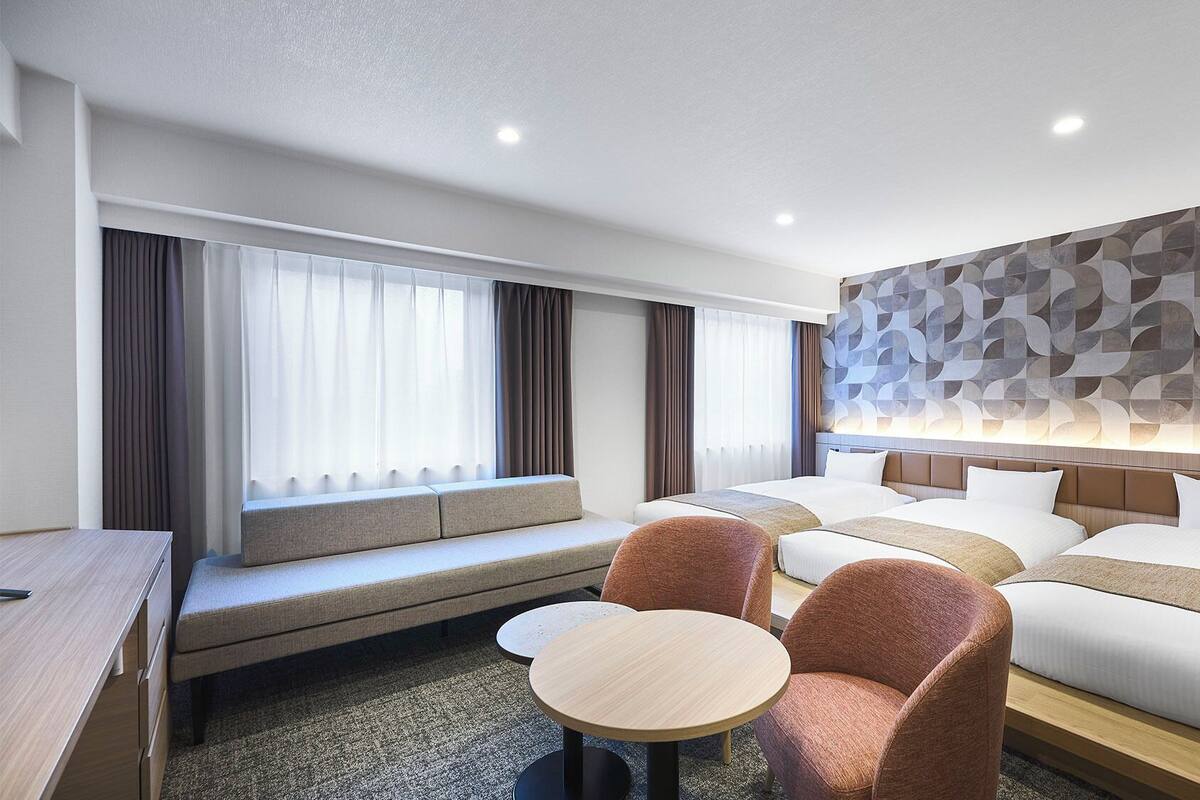 In-room safe, free WiFi, bed sheets