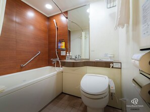 Bañera con ducha, artículos de tocador gratuitos, secador de pelo