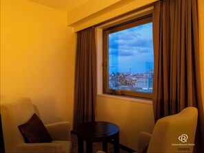1 bedroom, in-room safe, desk, free WiFi