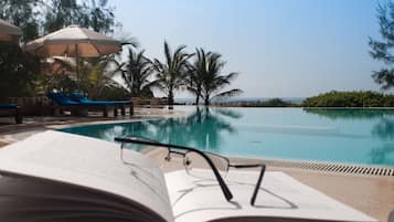 Outdoor pool, free cabanas, pool umbrellas