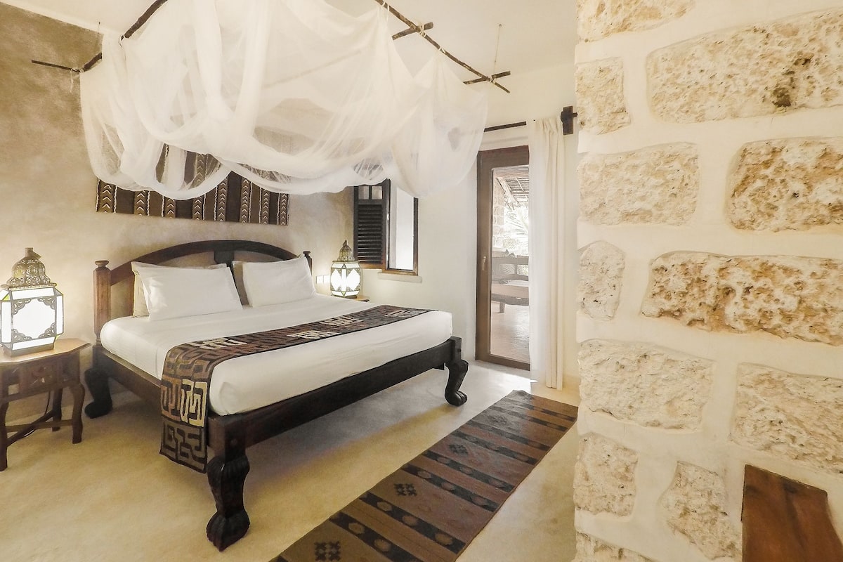 suite, sea facing | premium bedding, minibar, in-room safe, individually decorated