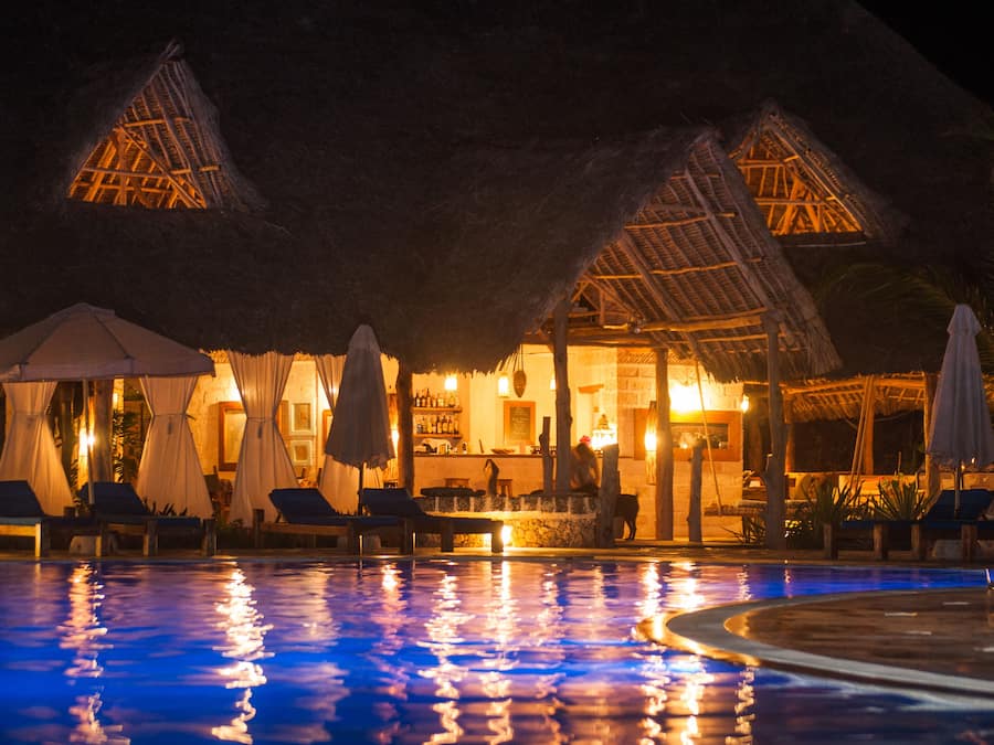 Bar en bord de piscine