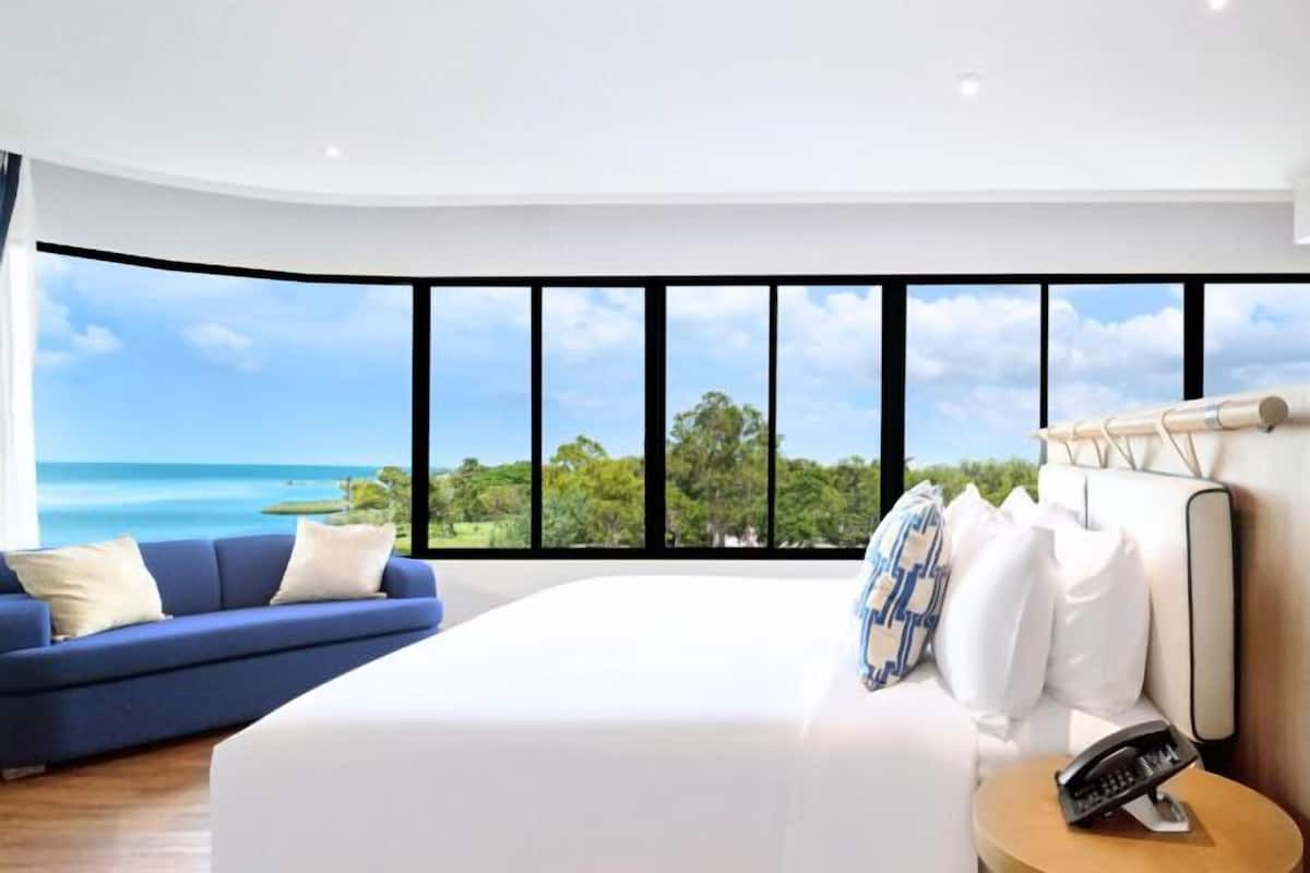 1 bedroom, premium bedding, minibar, in-room safe