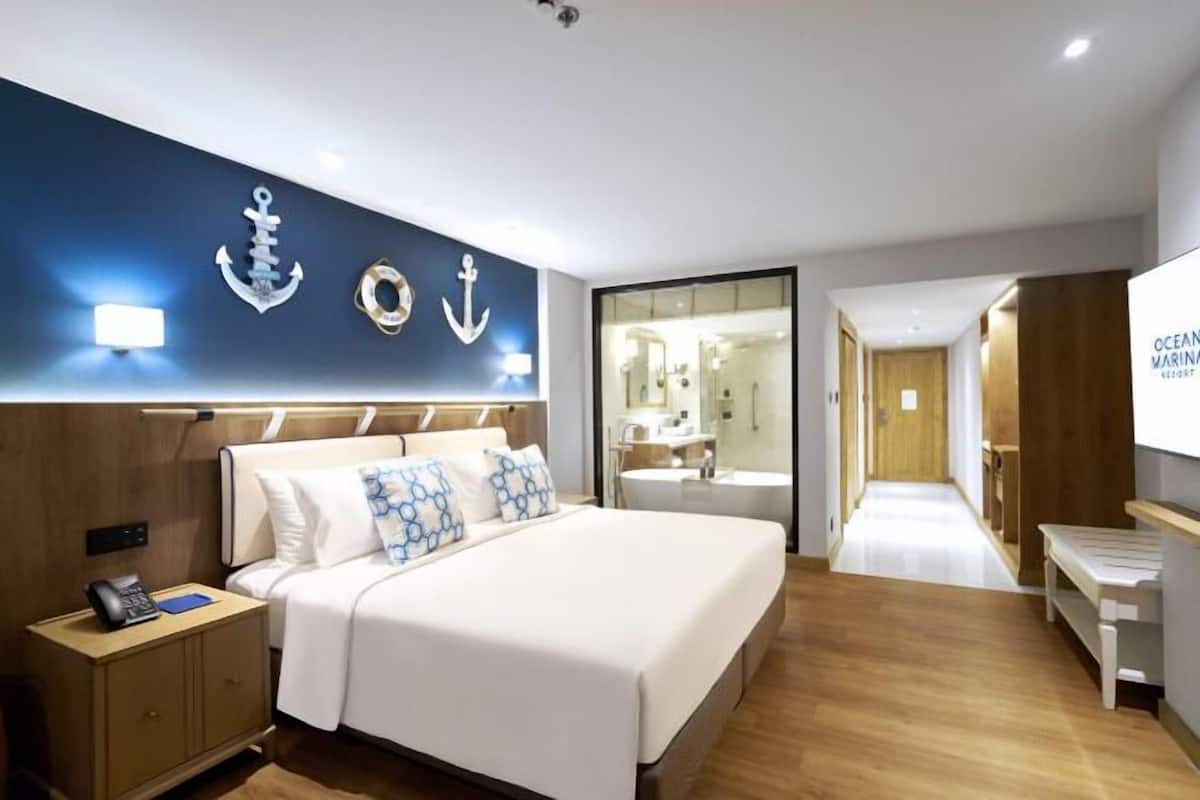 1 bedroom, premium bedding, minibar, in-room safe