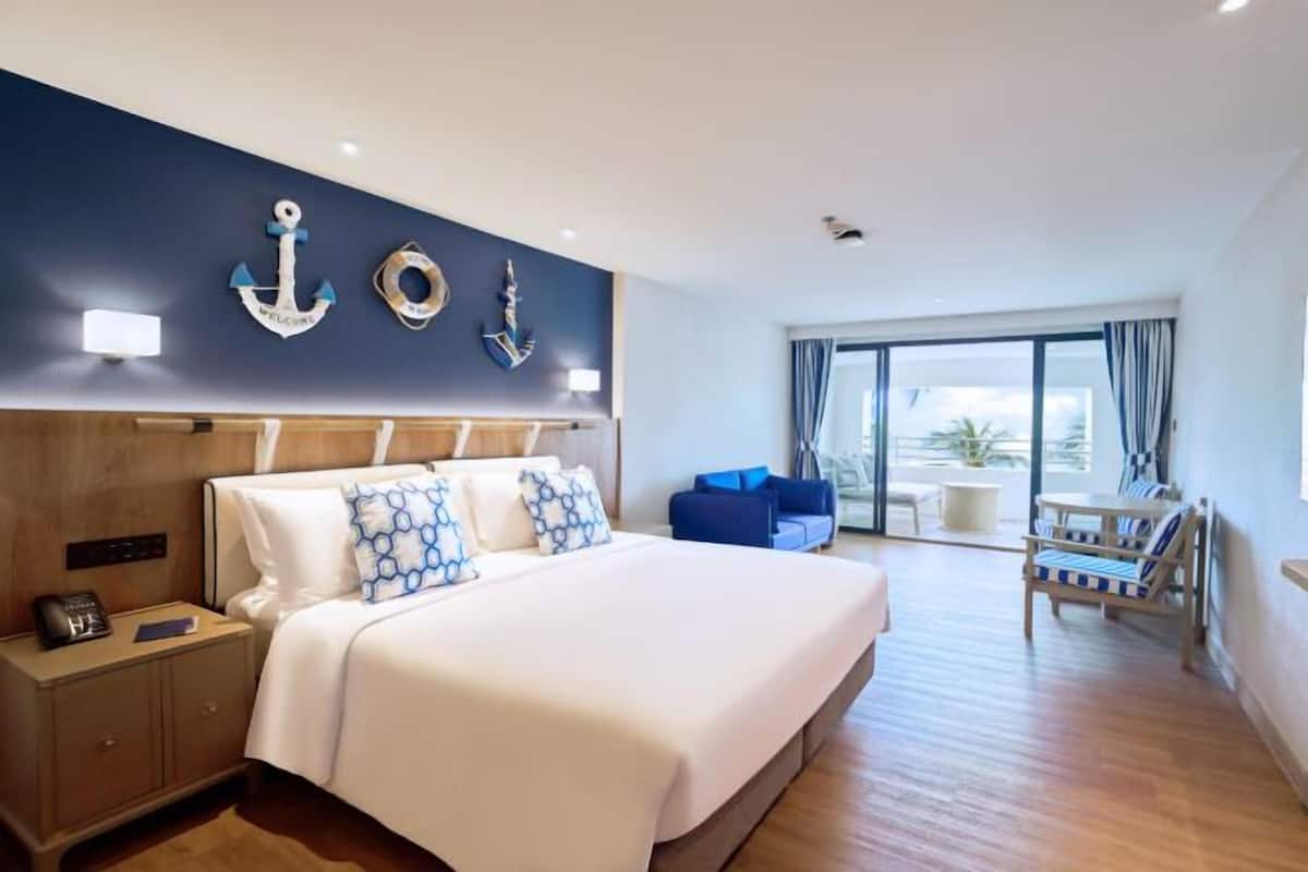 1 bedroom, premium bedding, minibar, in-room safe