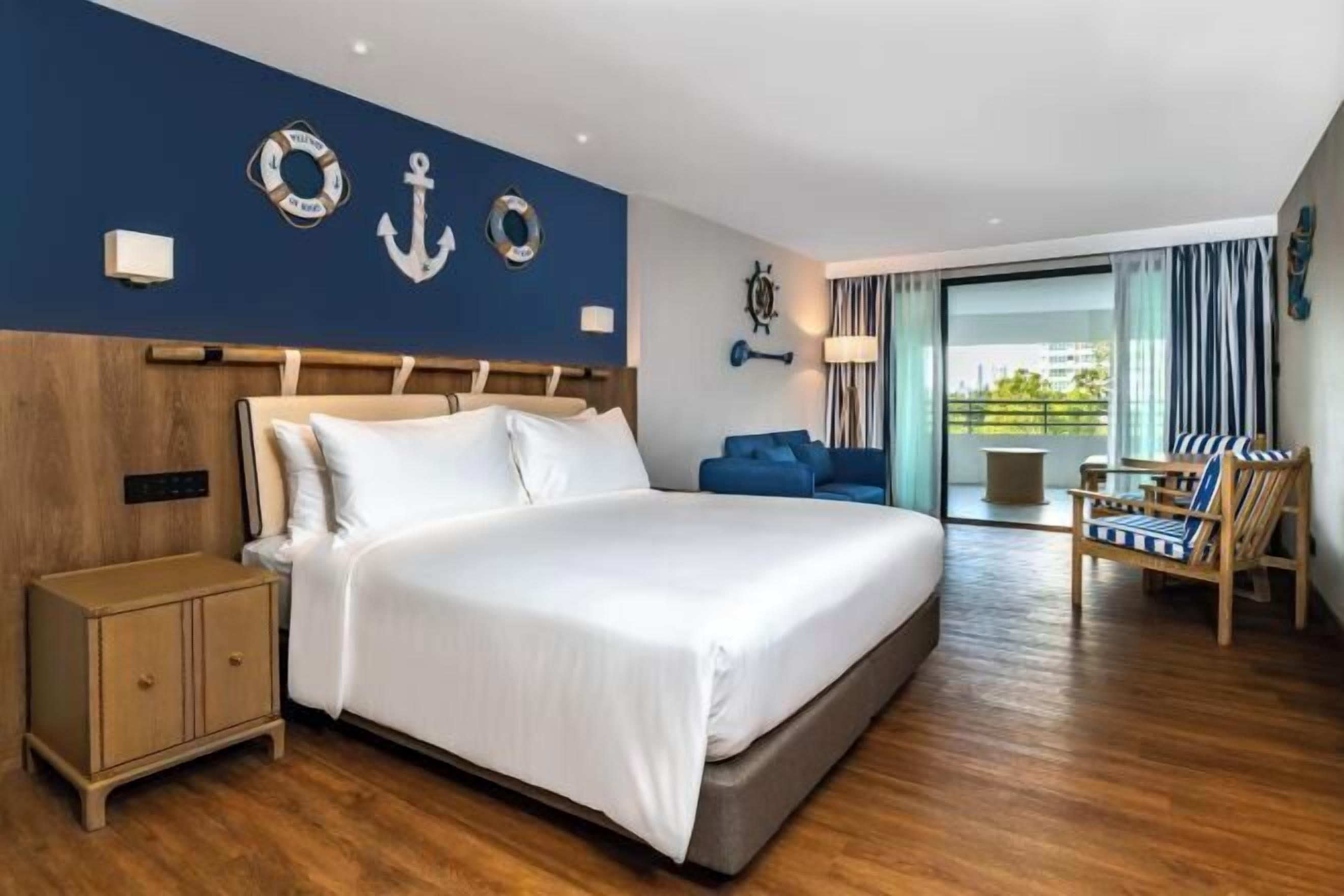 Premium bedding, minibar, in-room safe, desk