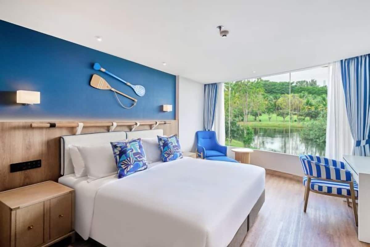 1 bedroom, premium bedding, minibar, in-room safe
