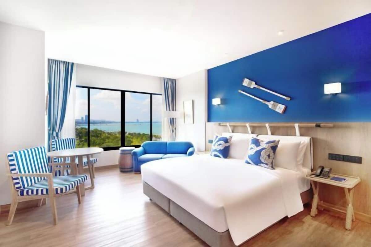 1 bedroom, premium bedding, minibar, in-room safe
