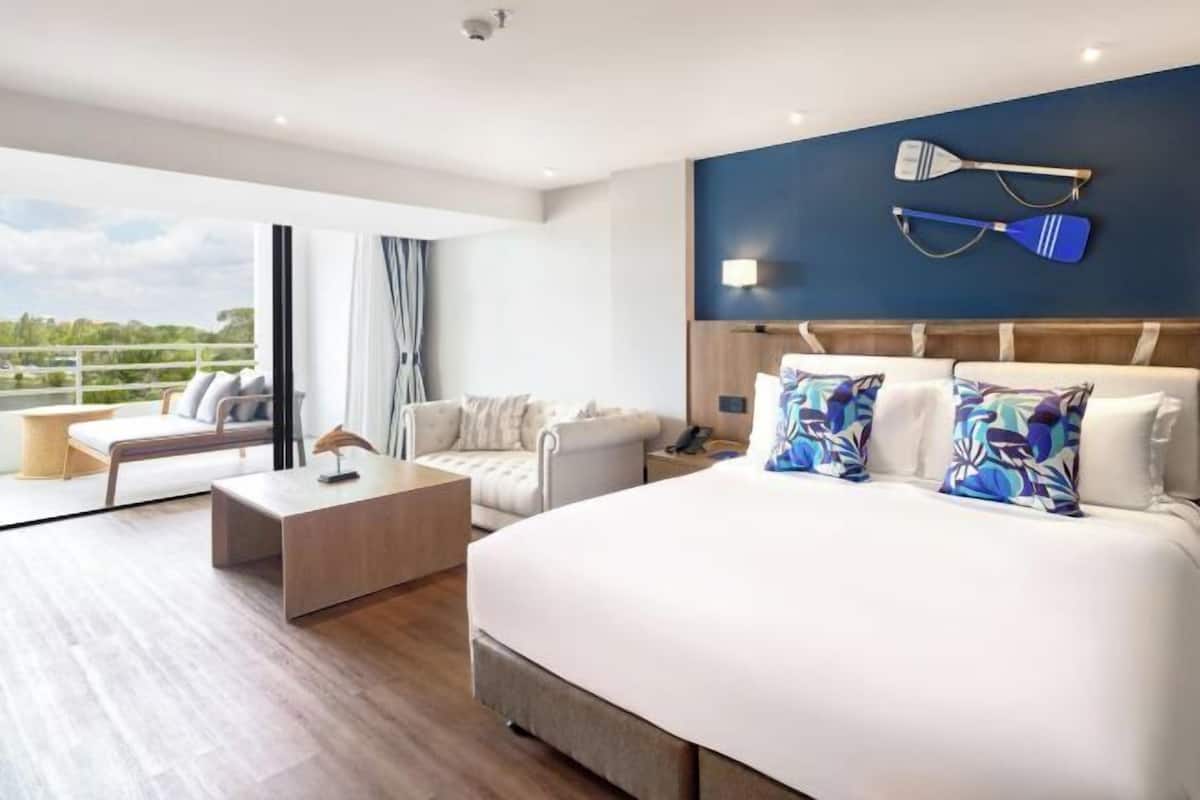 1 bedroom, premium bedding, minibar, in-room safe