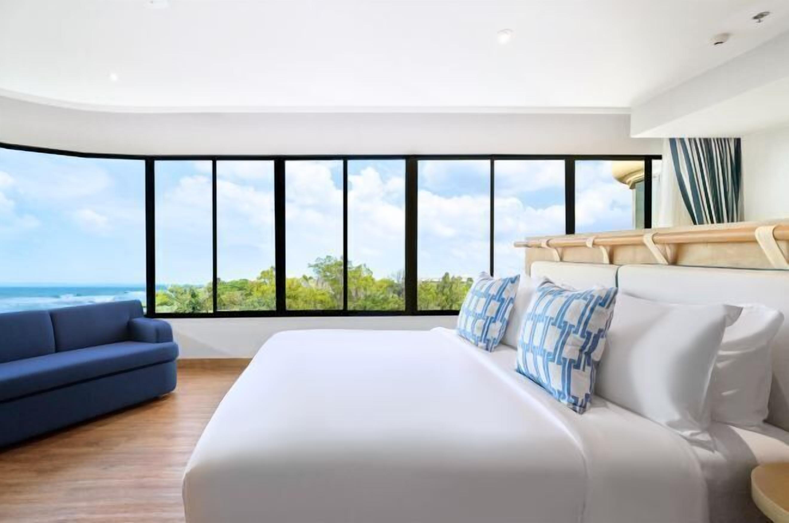 Premium bedding, minibar, in-room safe, desk