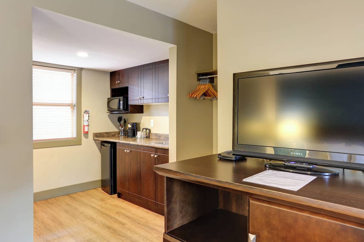 Superior Room, 1 Queen Bed with Sofa bed | Private kitchenette | Microwave