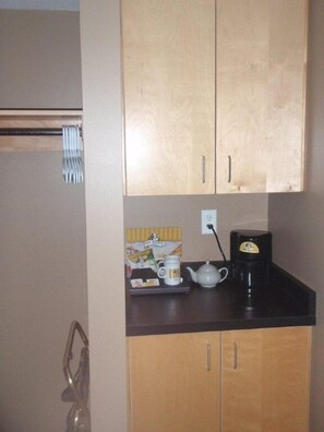 Standard Room, 2 Double Beds | Romfasilitet