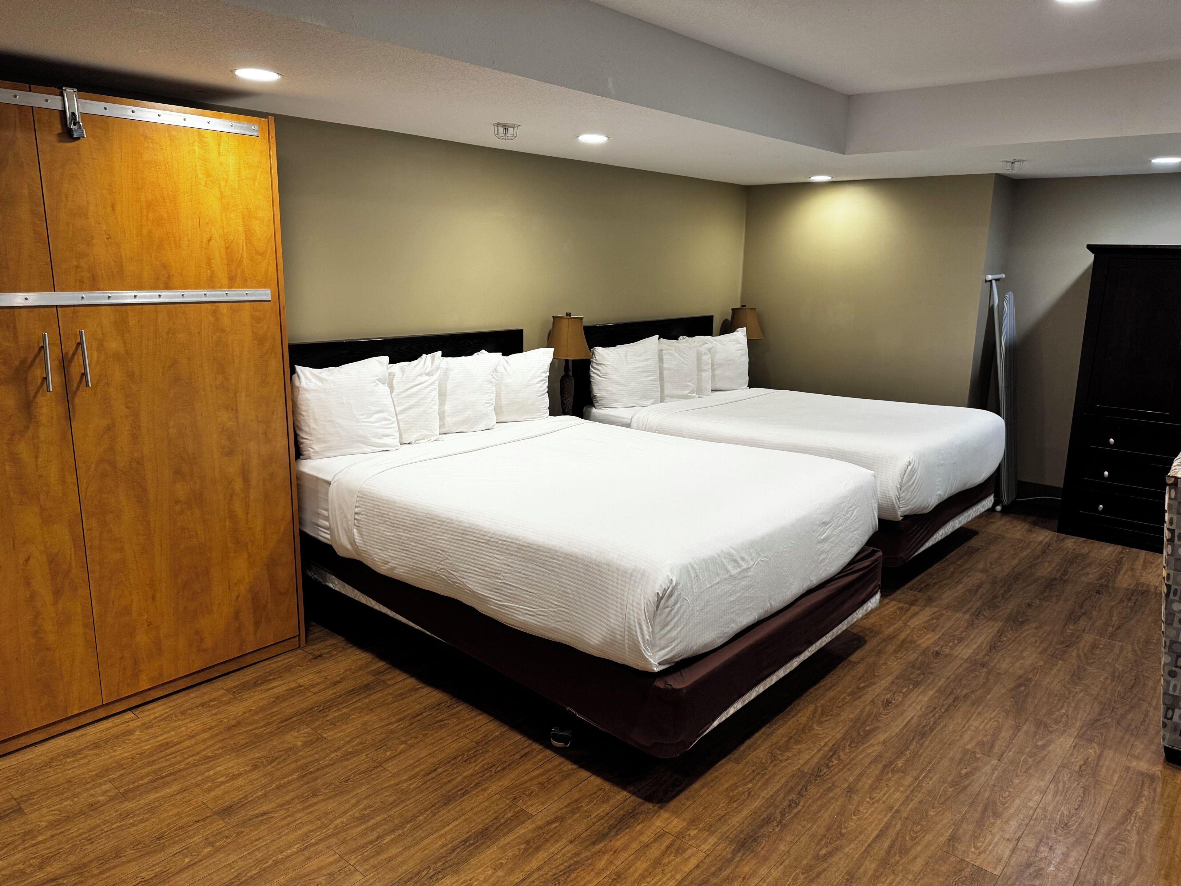 Suite studio familiale, cuisine | Literie de qualité, couette en duvet, lit avec matelas à plateau-coussin