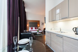 Rum | Eget kök | Kylskåp, mikrovågsugn, spishäll och diskmaskin