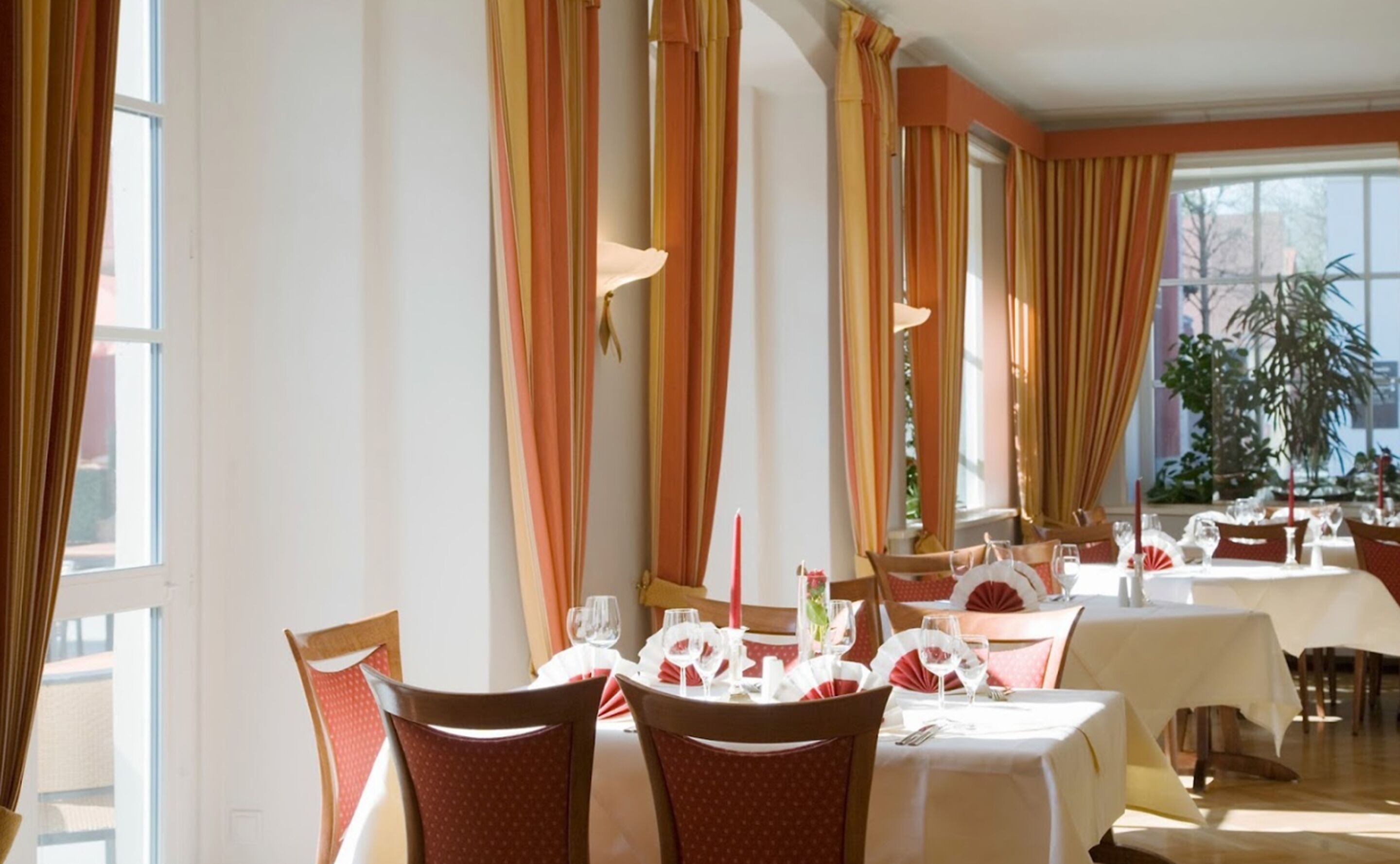 breakfast, lunch, dinner served; german cuisine